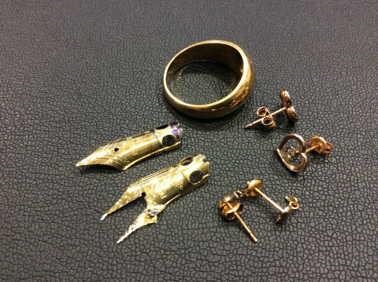 本日K18 金 1g 6189円 ペン先他 11,2g 高く アクセサリー 買取 千葉県 松戸市