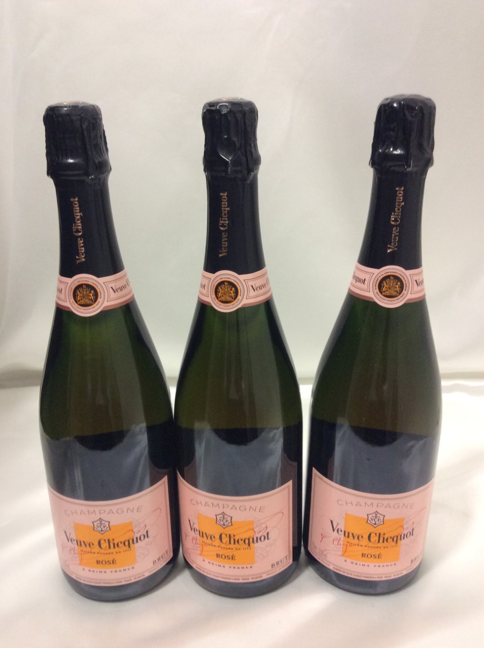 ヴーヴクリコ ローズラベル 750ml シャンパン 3本 高く お酒 古酒 買取 埼玉県 三郷市