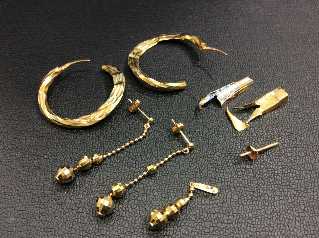 本日 K18 金 1g 6270円 ピアス他 5.1g 高く アクセサリー 買取 埼玉県 三郷市