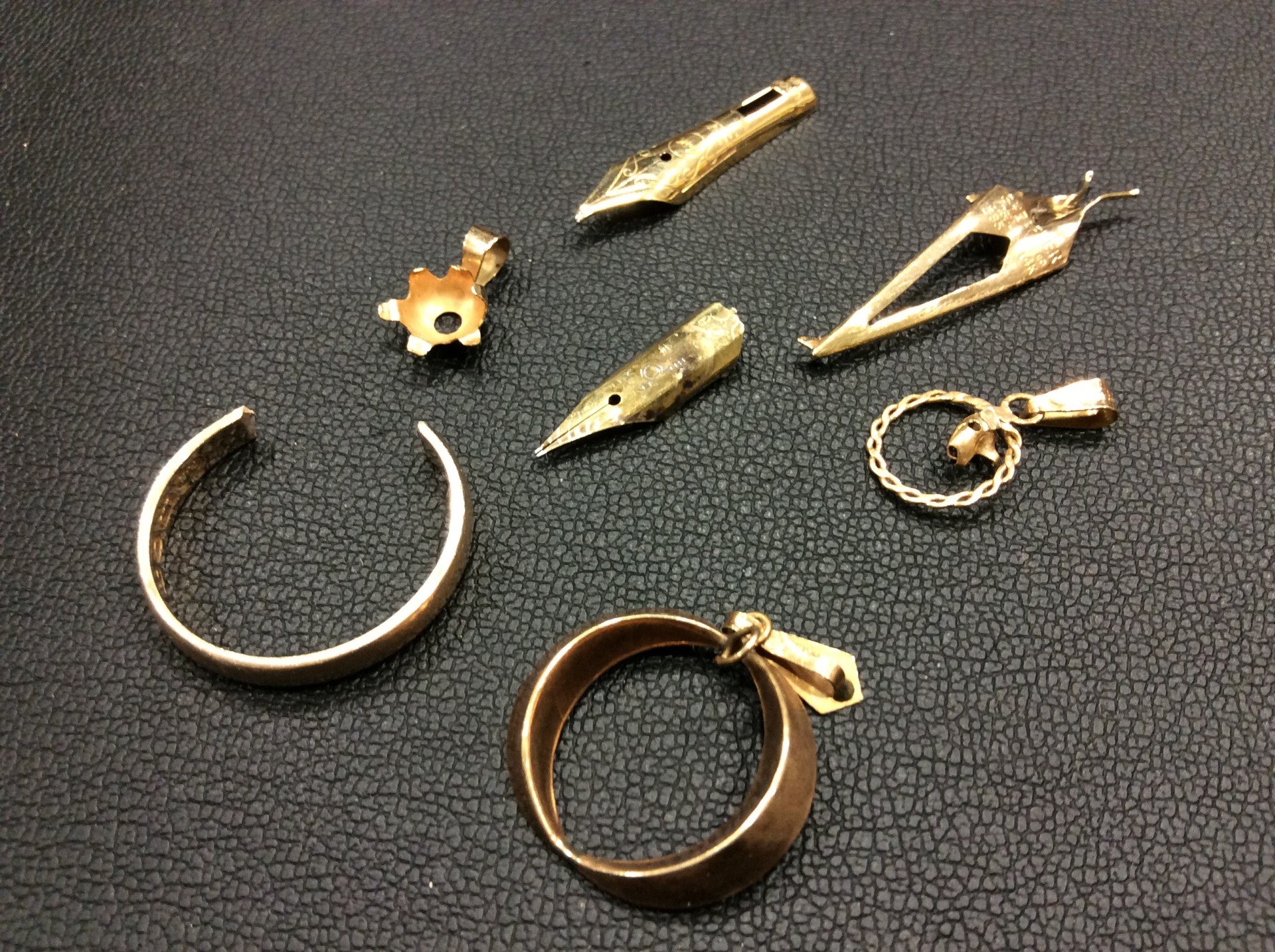 本日 K14 (585刻印) 1g 6911円 ネックレストップ他 4.8g 買取 千葉県 流山市