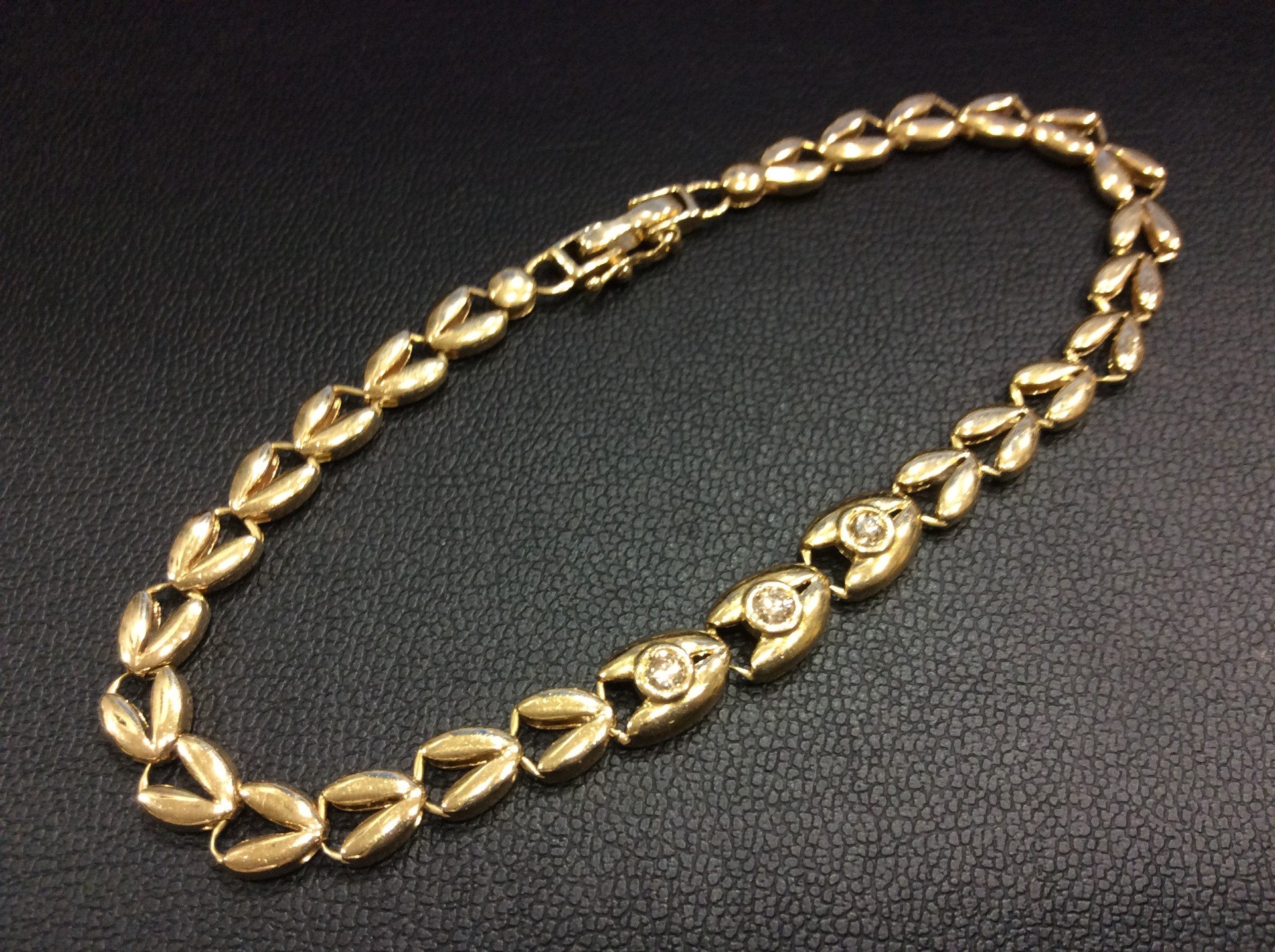 本日 K18 金 750刻印 1g 15,835円 ブレスレット 11,2g 金買取 千葉県 松戸市