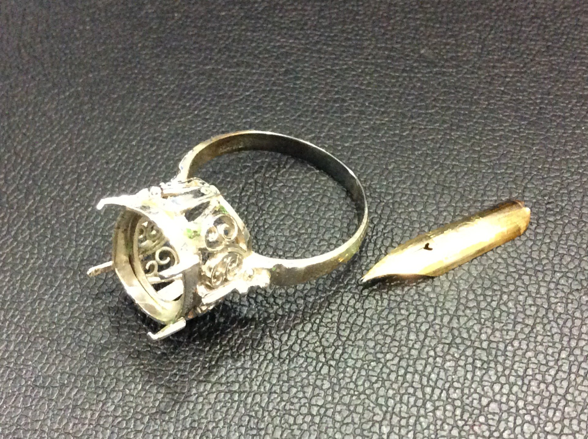 本日 K14 金 (585刻印) 1g 12,395円 ペン先他 4.4g 金取 千葉県 習志野市