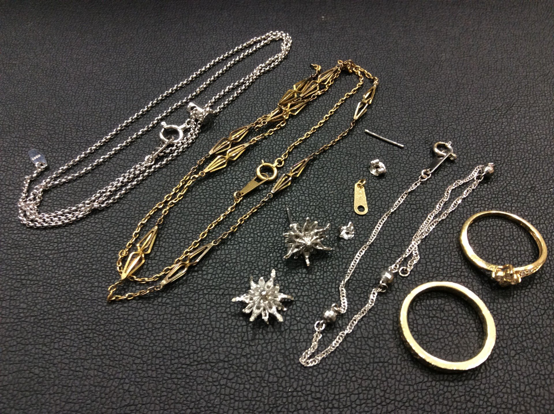 本日 K18 金 (750刻印) 1g 19,499円 ピアス他 13,0g ゴールド買取 千葉県柏