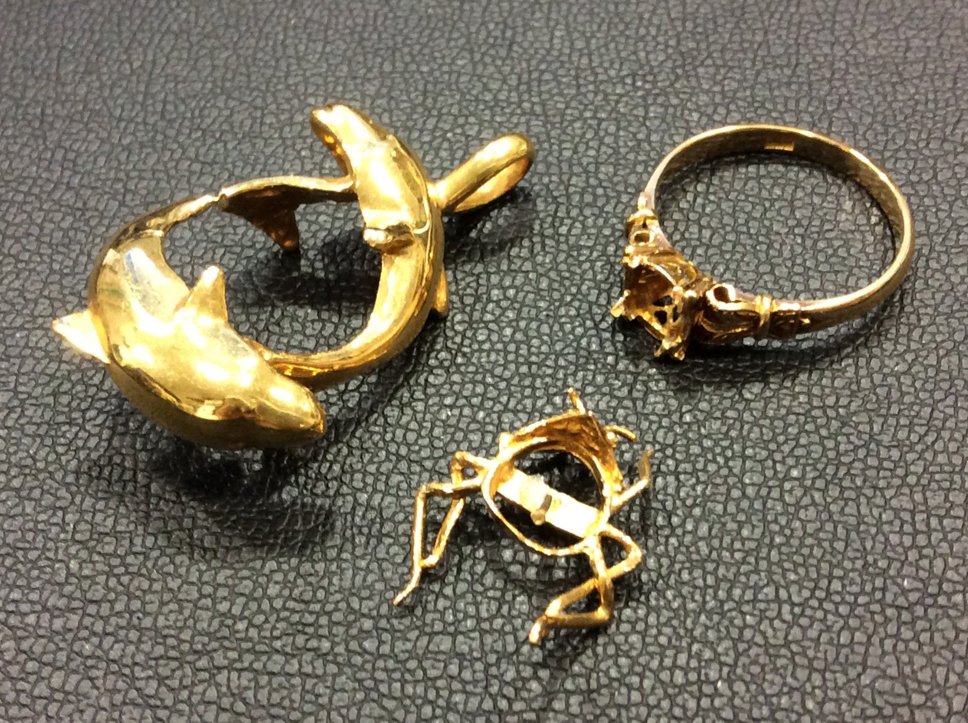 本日 K18 金 750刻印 1g 17,925円 ネックレストップ 10,8g 金買取 千葉県柏市