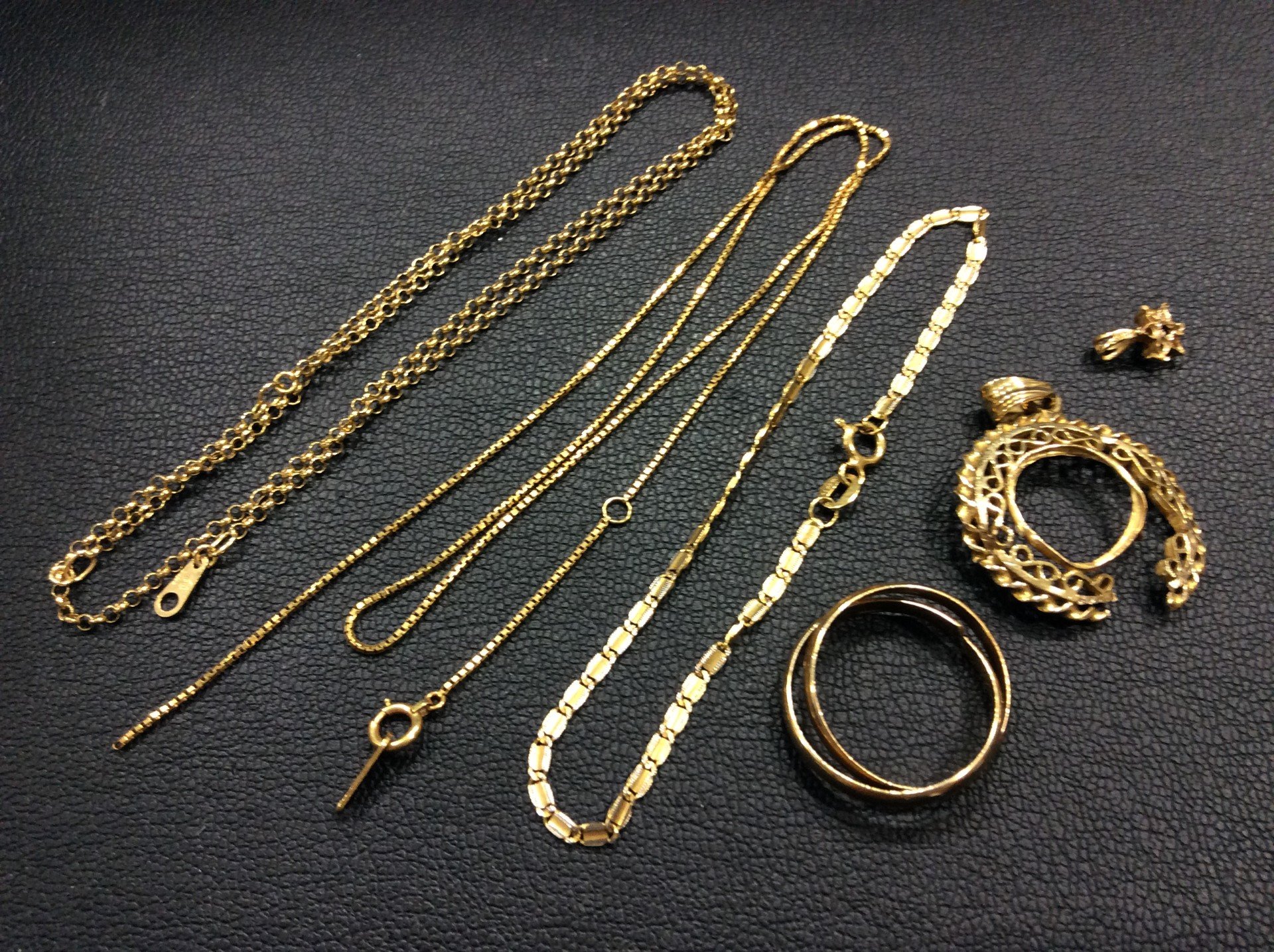 本日 K18 金 1グラム 18,560円 ペンダントトップ他 11,8g 金買取 千葉県 我孫子市