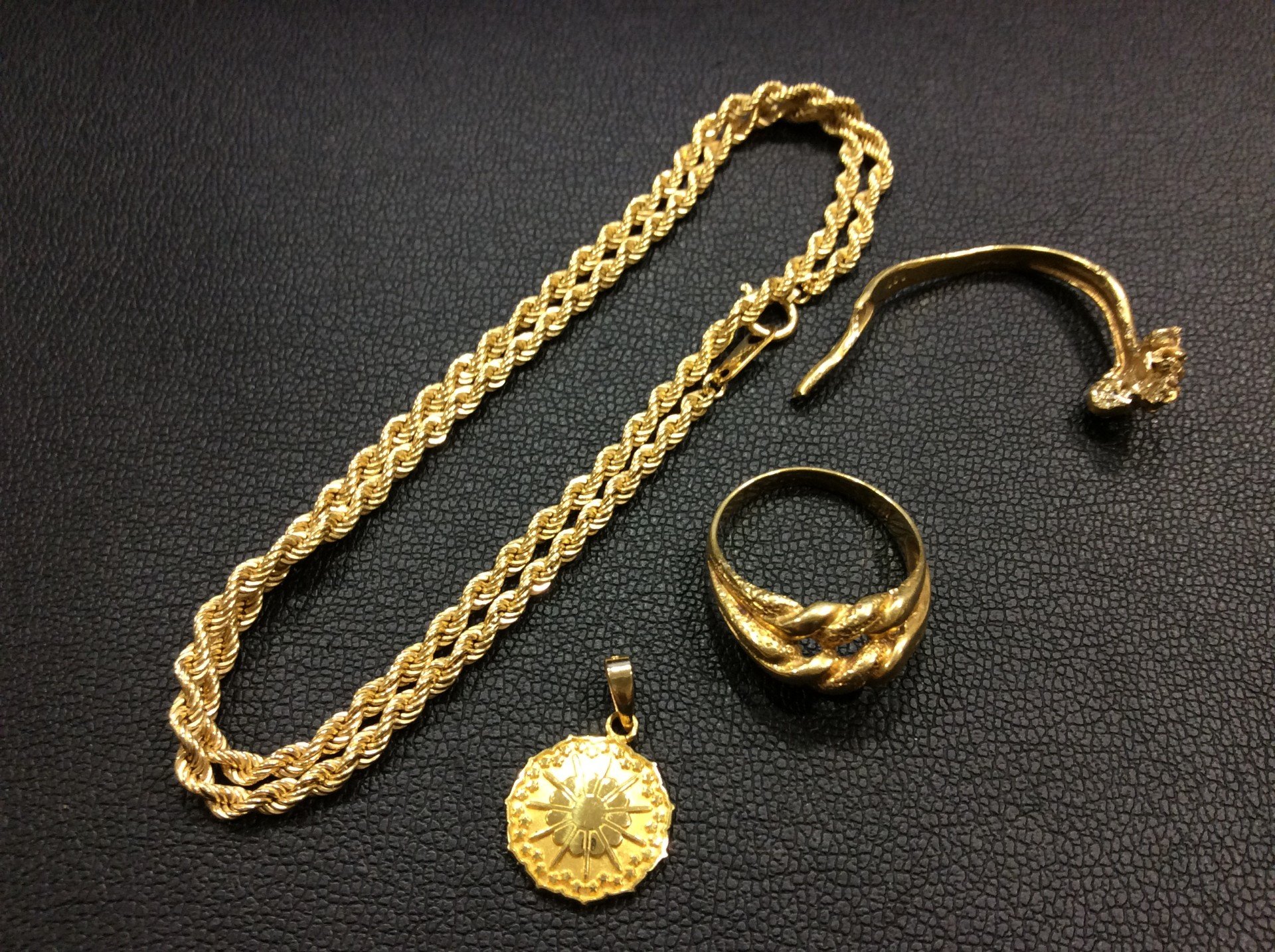 本日 K18 金 1グラム 19,112円 切れた指輪他 13.1g 金買取 千葉県 流山市